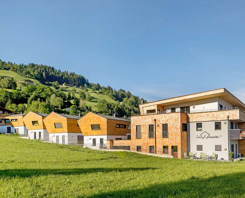 Blick von außen auf das Hotel Heimsitz in den Kitzbüheler Alpen