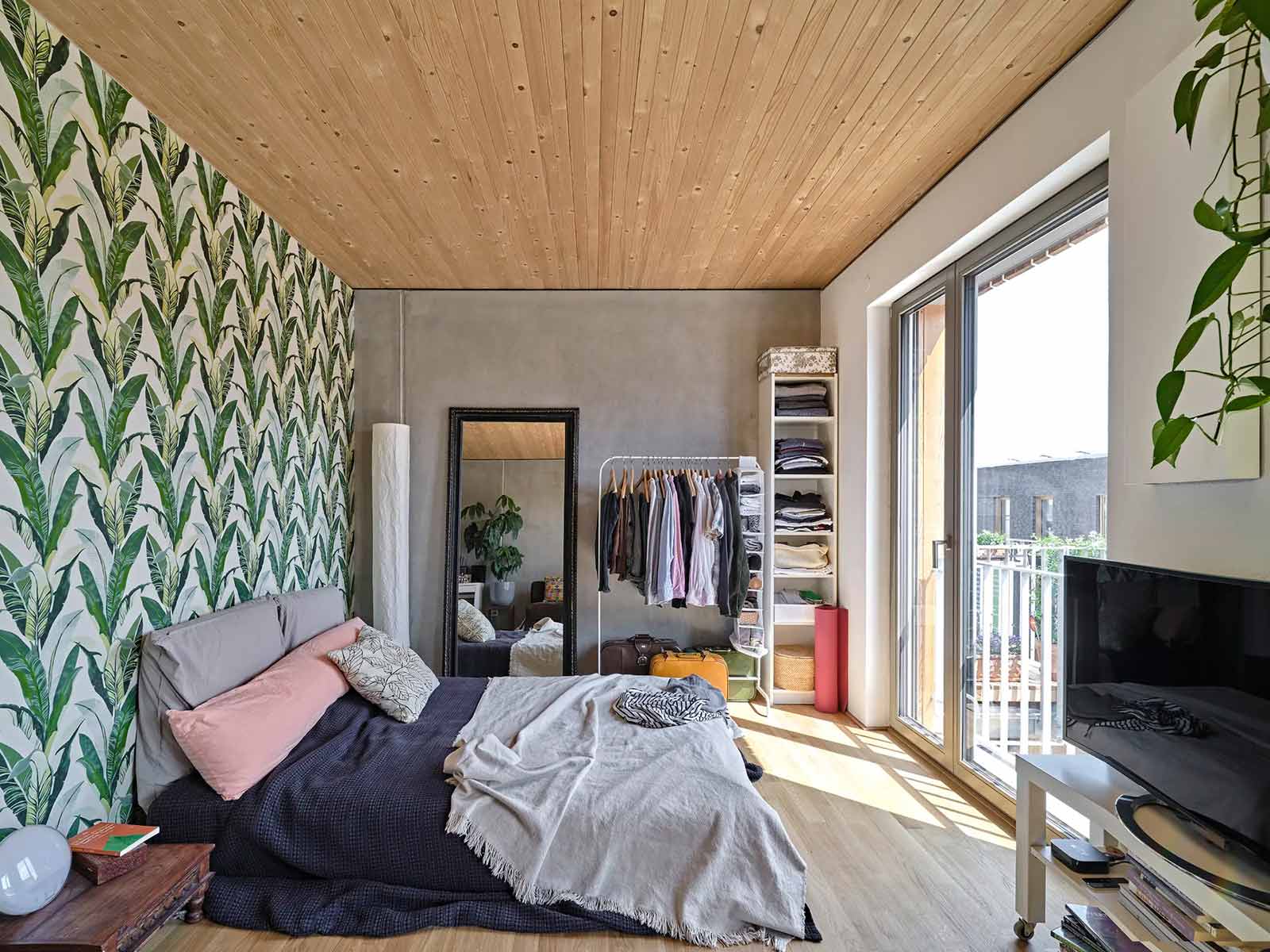 Oikos Mannheim - Blick in den Schlafbereich mit freeAir 100e und Premium Cover rechts